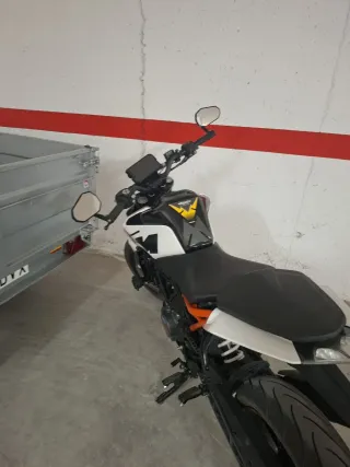 KTM Duke 125 Blanca y Naranja