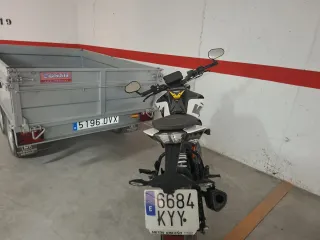 KTM Duke 125 Blanca y Naranja