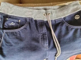 Pantalón de montar denim. Chulísimo.