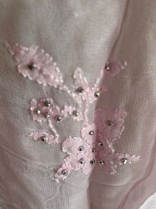 Camisola rosa bordada