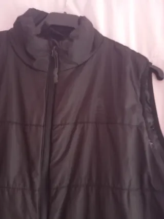 Chaleco acolchado hombre negro