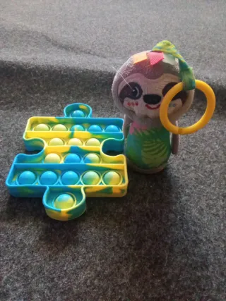 Pop It Puzzle y Peluche Perezoso