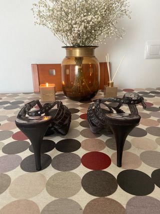 Tacones negros con pedrería