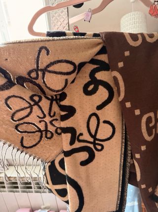 Bufandas Loewe y Gucci