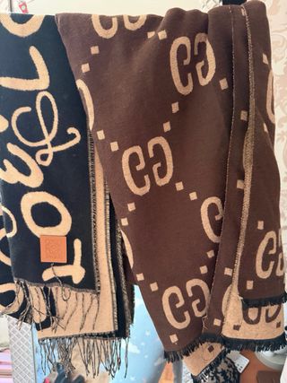 Bufandas Loewe y Gucci