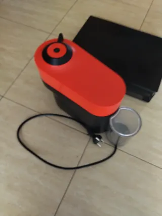 Cafetera Nespresso Vertuo + dispensador