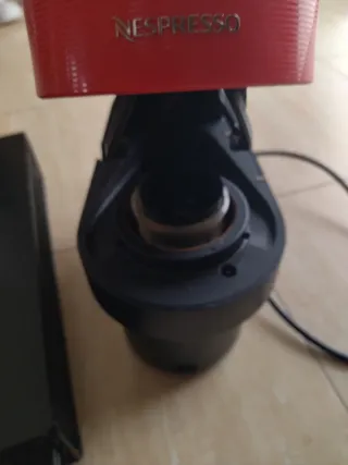 Cafetera Nespresso Vertuo + dispensador