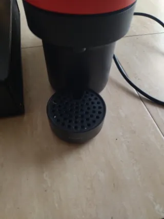 Cafetera Nespresso Vertuo + dispensador