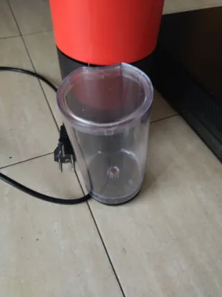 Cafetera Nespresso Vertuo + dispensador