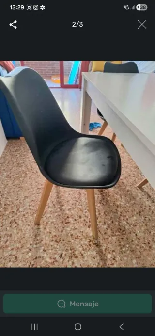 Salon marroqui, mesa 4 sillas y un aparador