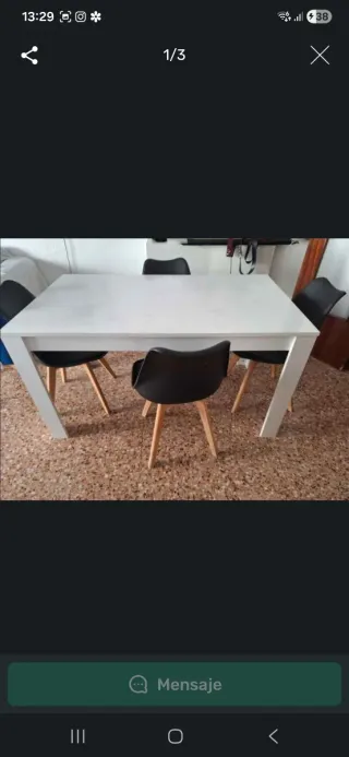 Salon marroqui, mesa 4 sillas y un aparador