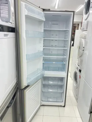 Nevera Daewoo plateada Altura 2mtr con garantía