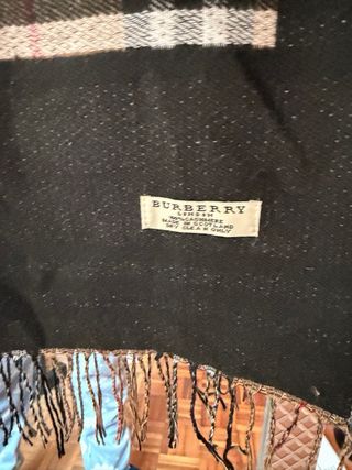 Bufanda Burberry Beige y Negra