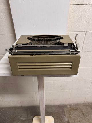 Olivetti Studio 42 Macchina da Scrivere