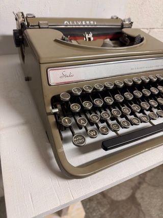 Olivetti Studio 42 Macchina da Scrivere