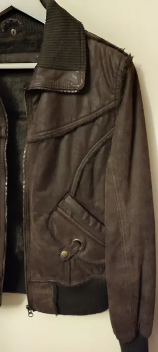 Cazadora de piel marrón