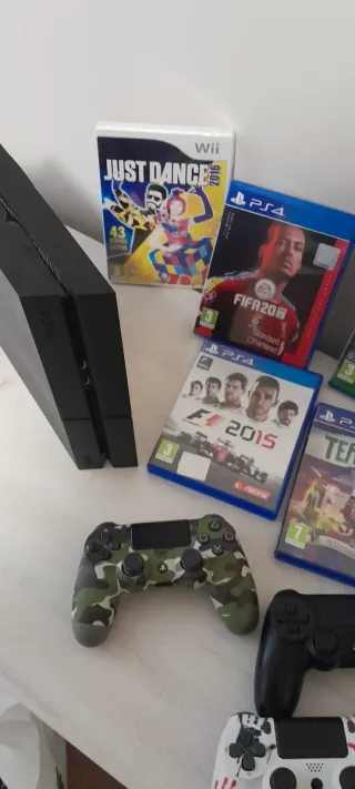 Console PS4 nera + giochi