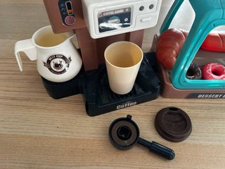 Cafetería infantil con caja registradora