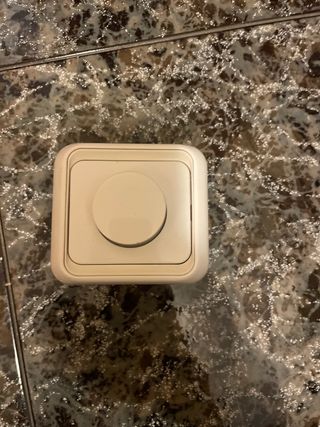 Interruptor de luz blanco