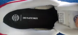 Tenis Adidas Blancos con Detalles Rojos y azules