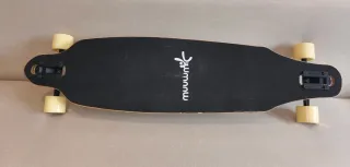 Longboard muumii con diseño de palmeras y playa