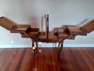 Costurero francés antiguo de pie  Estilo isabelino