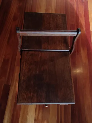 Costurero francés antiguo de pie  Estilo isabelino