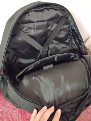 Zaino gommato con zip nero