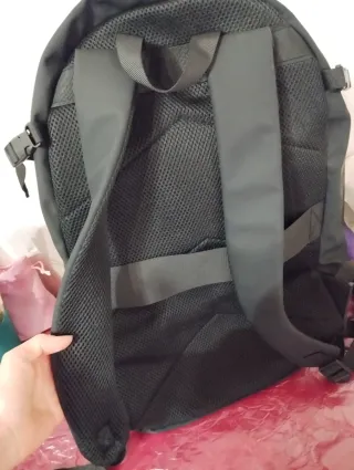 Zaino gommato con zip nero