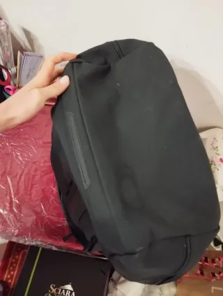 Zaino gommato con zip nero