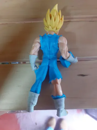 Figura Dragon Ball Vegeta Maciça 20cm