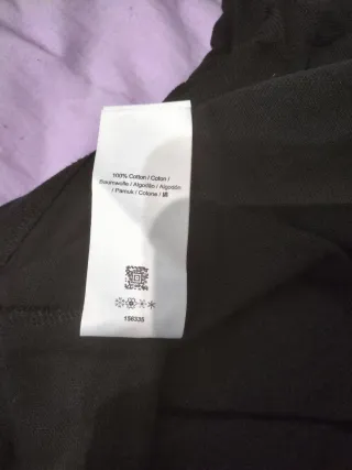 Polo Fred Perry Negro con Detalles Rojos