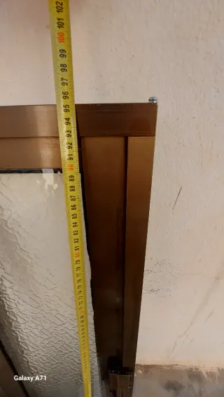 Ventana corredera aluminio marrón 57 por 95.5