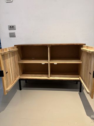 Aparador madera de mango con detalles