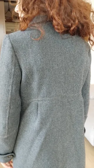 Abrigo gris, válido para premamá