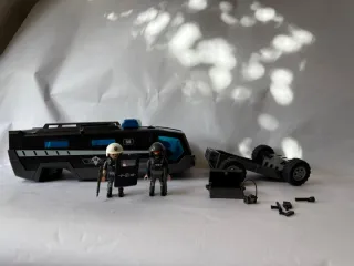 Playmobil Policía: Camión y Figuras Darío