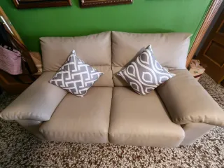 Sofá de piel 2 plazas beige