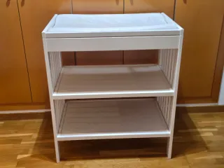 Cambiador de bebé blanco
