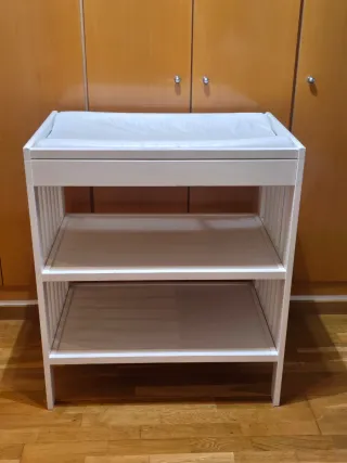 Cambiador de bebé blanco
