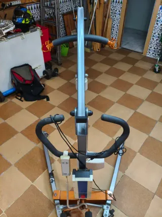 Cama ortopédica con grúa