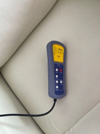 Poltrona em pele bege