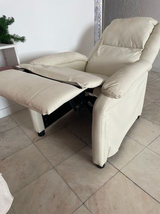 Poltrona em pele bege
