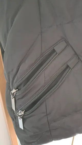 Chaleco acolchado con capucha