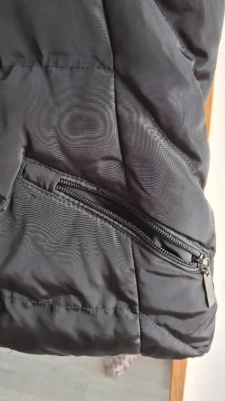 Chaleco acolchado con capucha