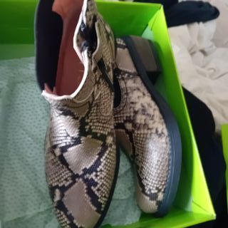Botines Unisa Animal Print Talla 36. Piel.