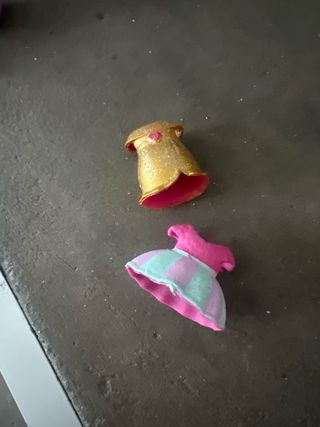 Muñeca pequeña con accesorios