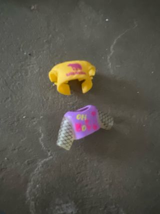 Muñeca pequeña con accesorios