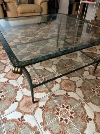 Mesa centro cristal y hierro verde