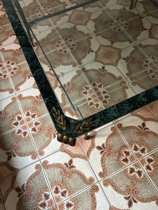 Mesa centro cristal y hierro verde