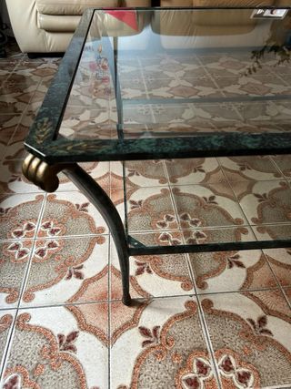 Mesa centro cristal y hierro verde